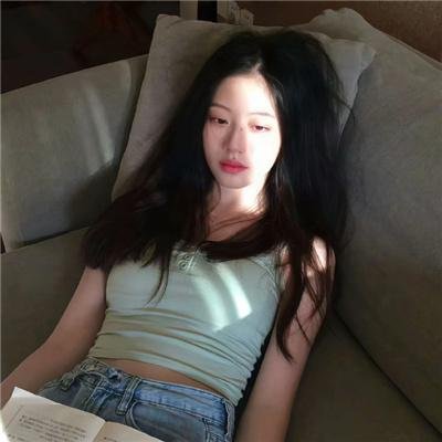 公寓里的两个女人
